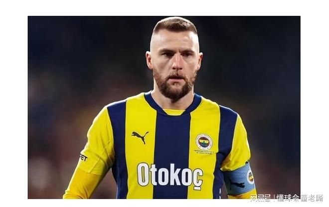 包含费耶诺德内部会议纪要流出：国际比赛日造点机会，国王杯使命明确，赛程密集仍需轮换的词条