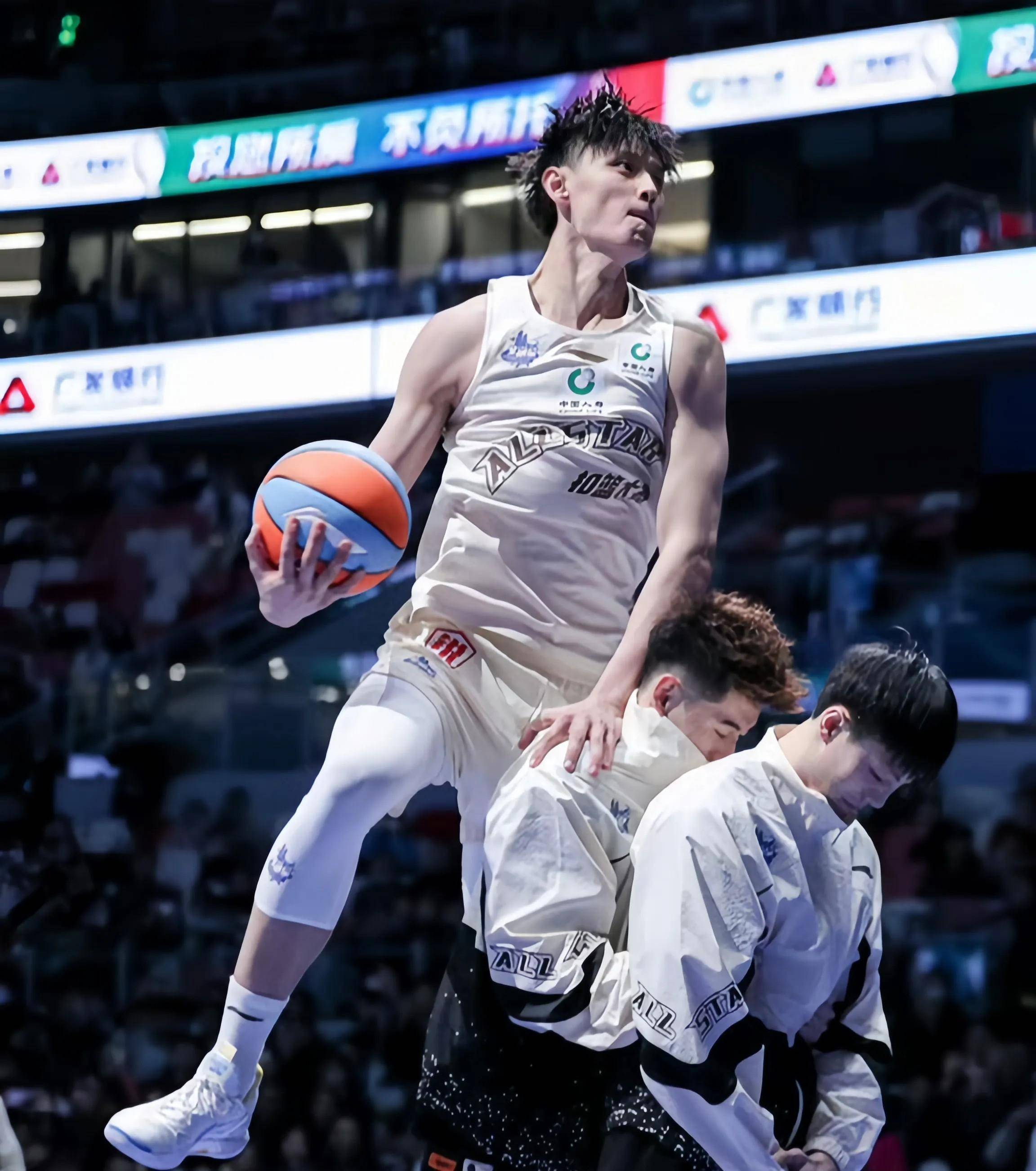 赛前上海海港战术微调——CBA常规赛节点到来；压力陡增；细节决定成败(烂柯杯最新比赛消息)-英雄联盟2025总决赛