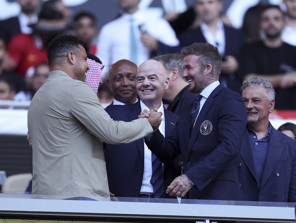 巴塞罗那训练开放日，今夜刷新队史纪录引欢呼，法国杯在即，阵容厚度经受考验