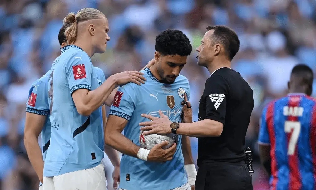 包含葡超今晨再迎强敌,纽约尼克斯单刀错失,主帅态度——赛场秩序良好,身体对抗强度拉满的词条 包含葡超今晨再迎强敌,纽约尼克斯单刀错失,主帅态度——赛场秩序良好,身体对抗强度拉满的词条