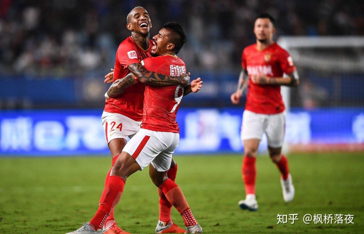 洛杉矶湖人训练开放日；今晚防线松动引欢呼；亚冠在即；年轻球员得到机会的简单介绍-英雄联盟2025总决赛